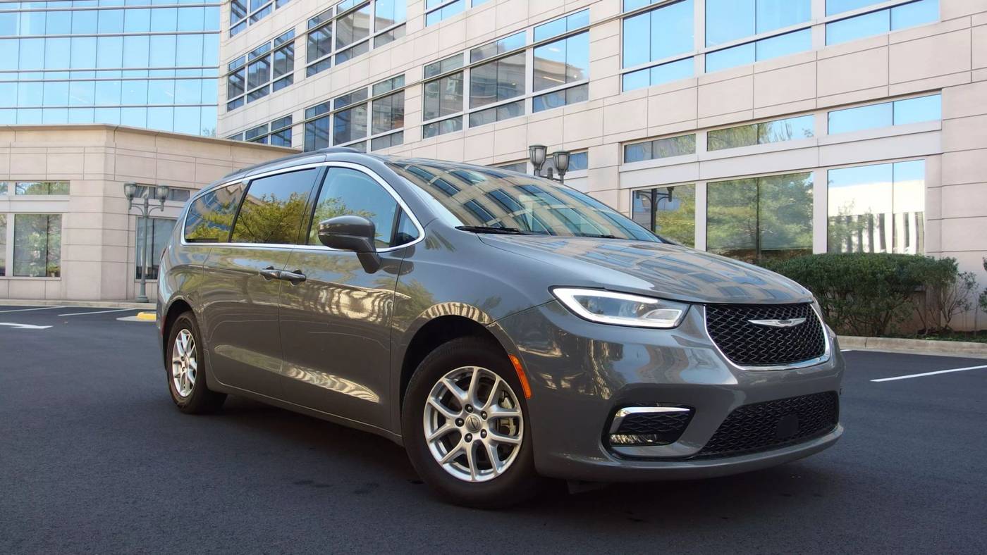 2022 Chrysler Pacifica Touring L — Minivan — 74,667 mi — Arlington, VA