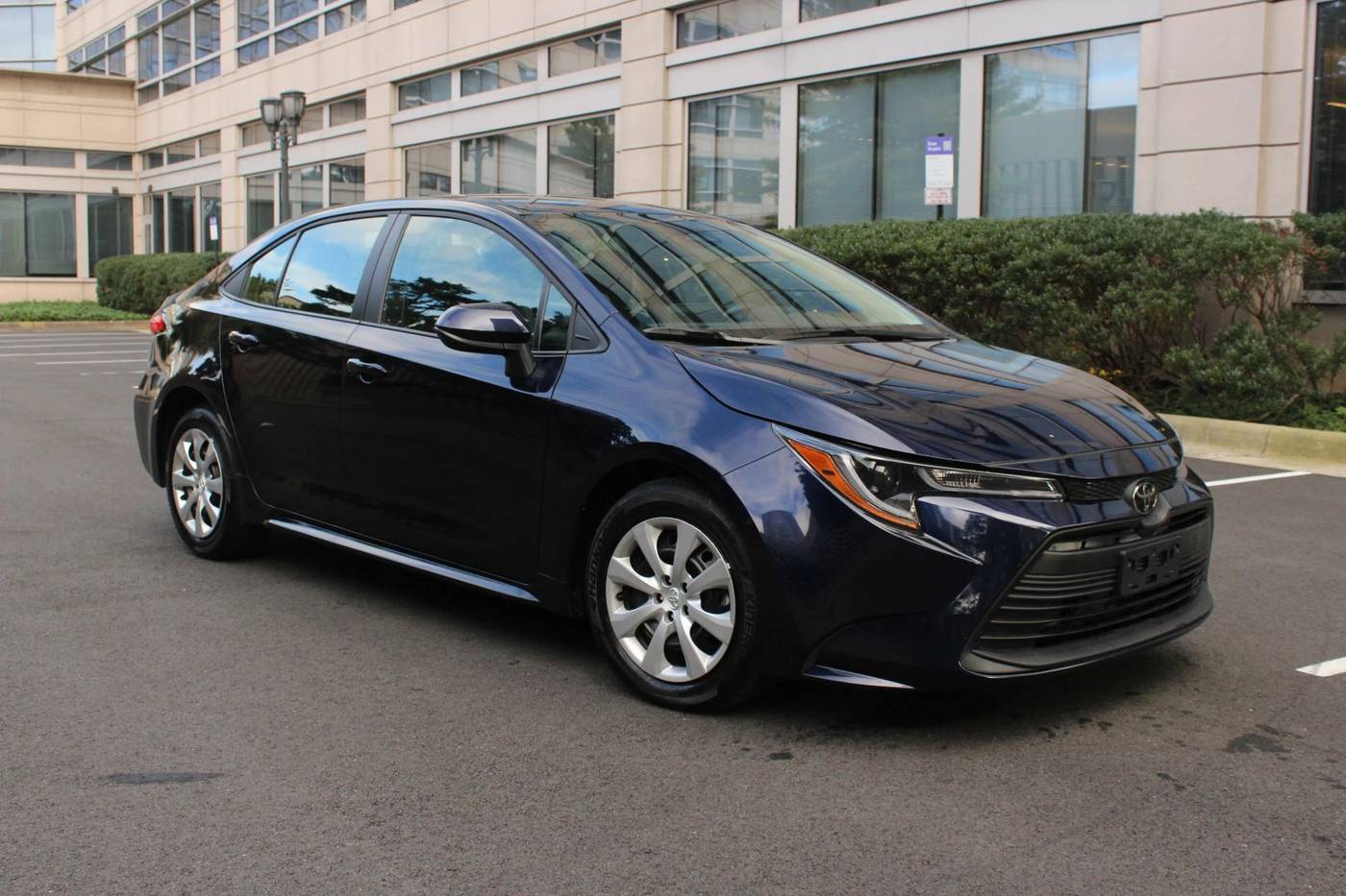 2025 Toyota Corolla LE — Sedan — 5,863 mi — Arlington, VA