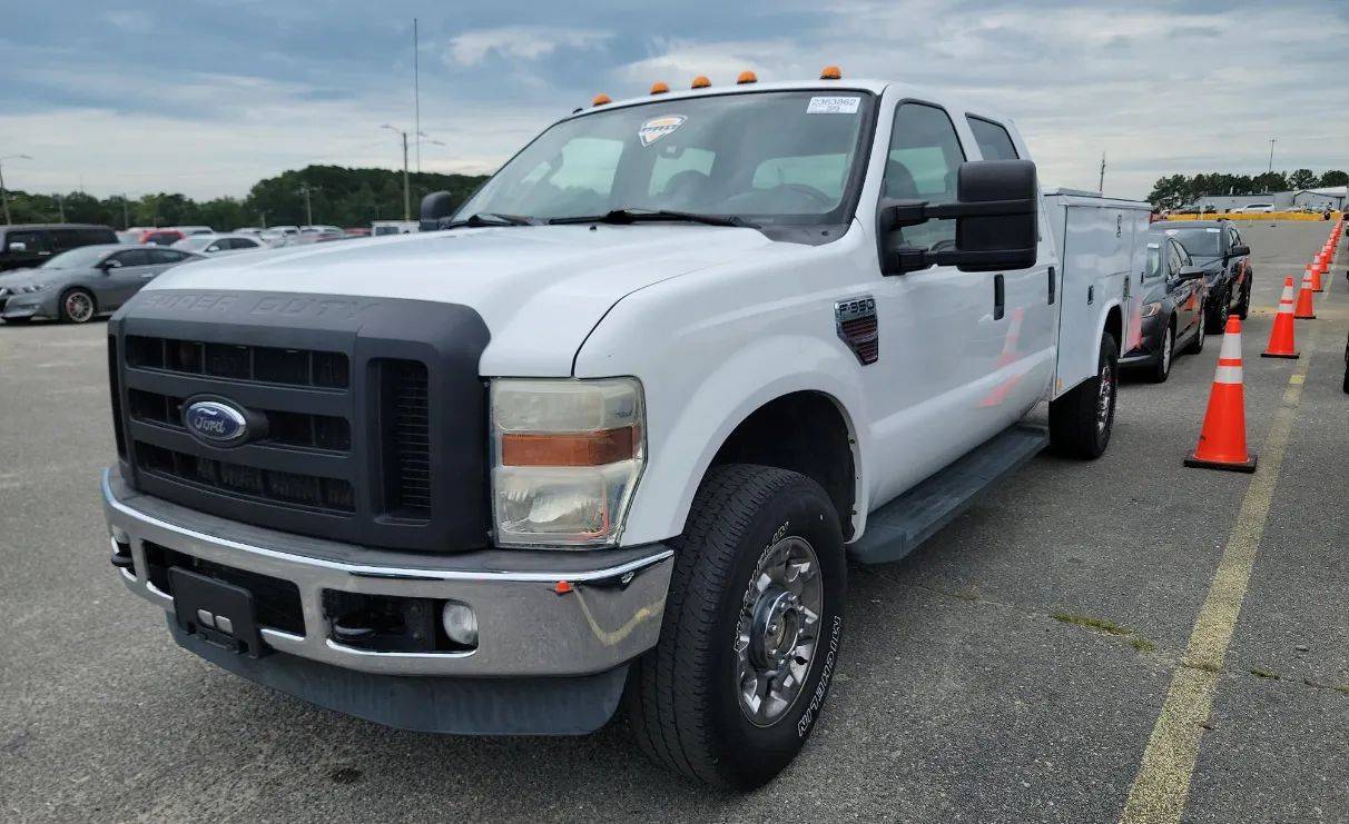 2008 Ford Super Duty F-350 Chassis Cab XL — Chassis Cab Truck — 148,837 mi — Arlington, VA