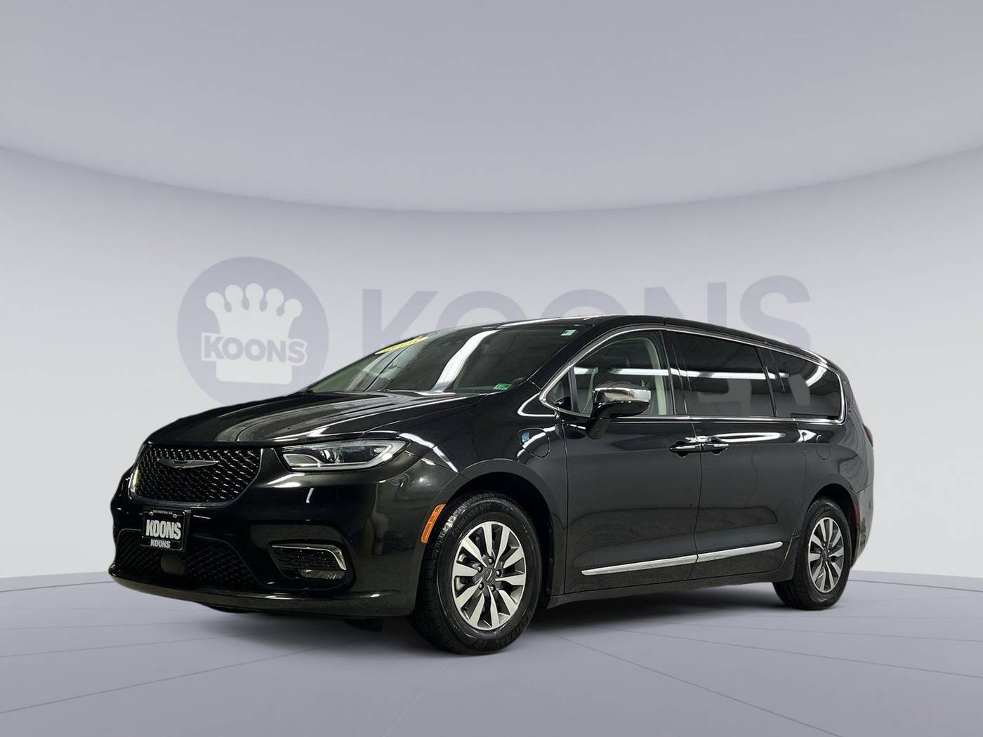 2023 Chrysler Pacifica Hybrid Limited — Minivan — 59,654 mi — Arlington, VA