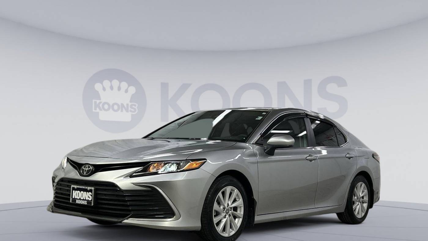 2022 Toyota Camry LE — Sedan — 100,933 mi — Arlington, VA
