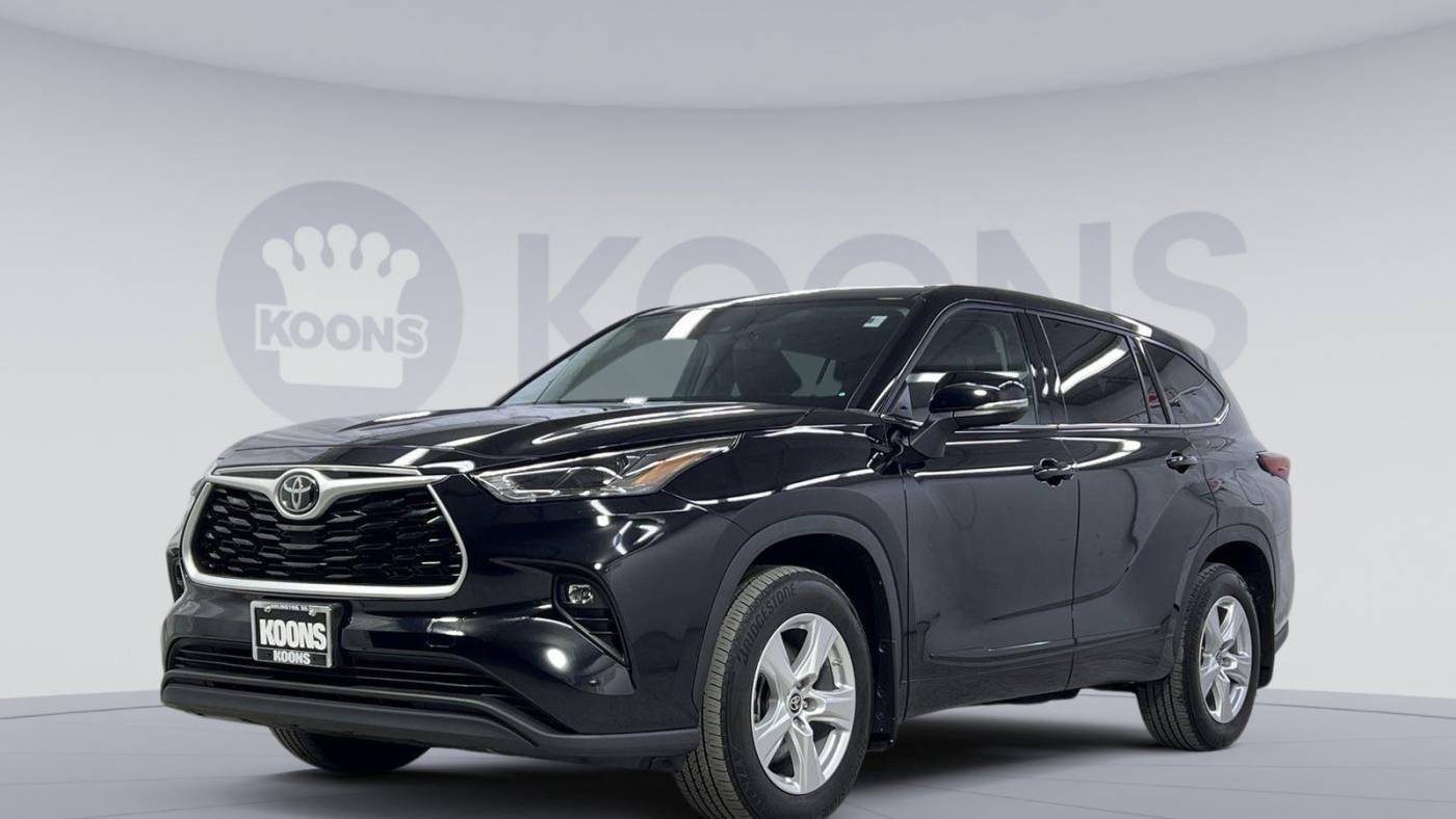 2022 Toyota Highlander LE — SUV — 23,958 mi — Arlington, VA