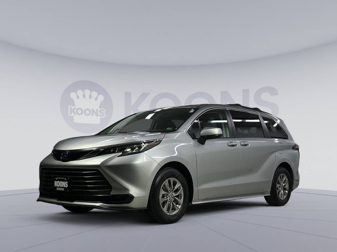 2022 Toyota Sienna LE — Minivan — 45,685 mi — Arlington, VA