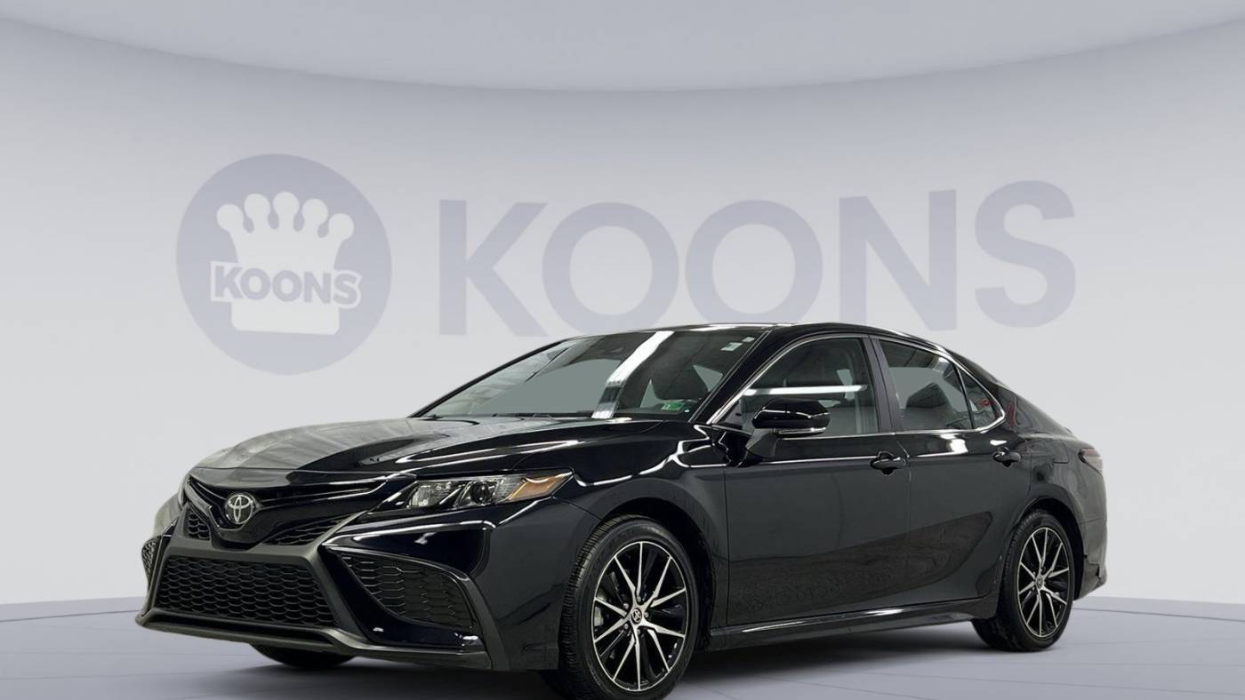 2022 Toyota Camry SE — Sedan — 57,235 mi — Arlington, VA