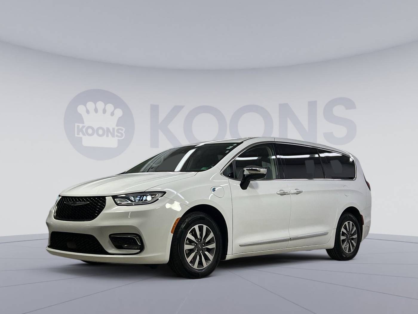 2023 Chrysler Pacifica Hybrid Limited — Minivan — 56,545 mi — Arlington, VA