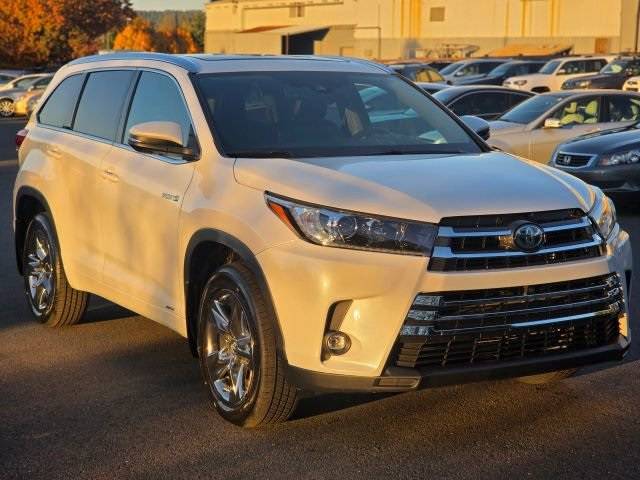 2019 Toyota Highlander Hybrid Limited Platinum — SUV — 19,296 mi — Woodinville, WA