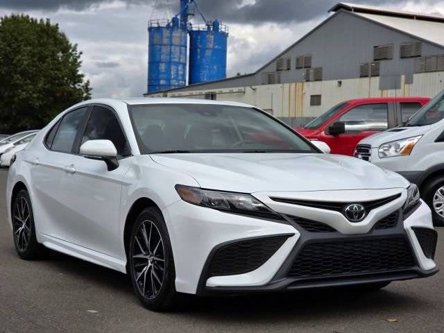 2022 Toyota Camry SE — Sedan — 35,640 mi — Woodinville, WA