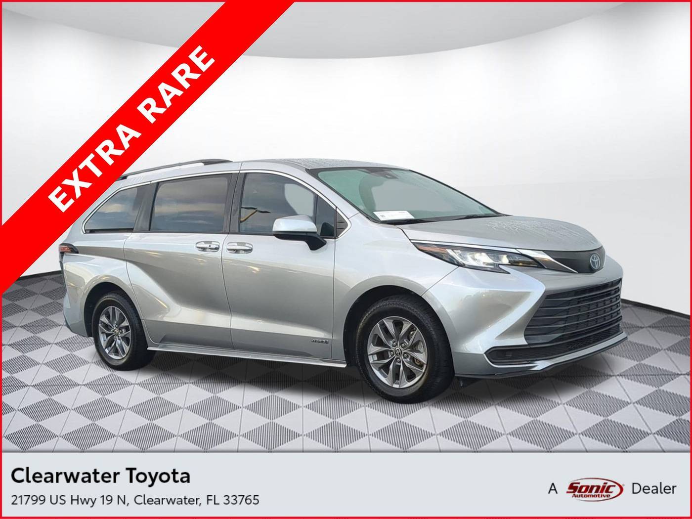 2021 Toyota Sienna LE — Minivan — 105,303 mi — Clearwater, FL