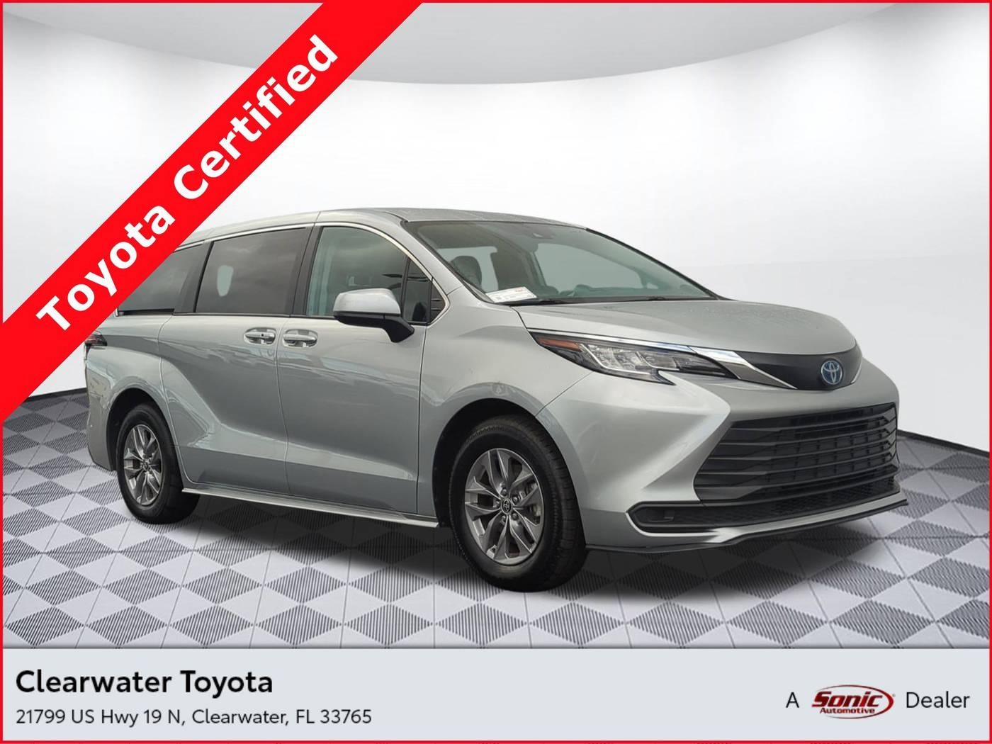 2023 Toyota Sienna LE — Minivan — 51,073 mi — Clearwater, FL