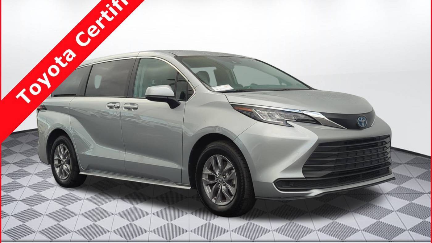 2023 Toyota Sienna LE 8-Passenger