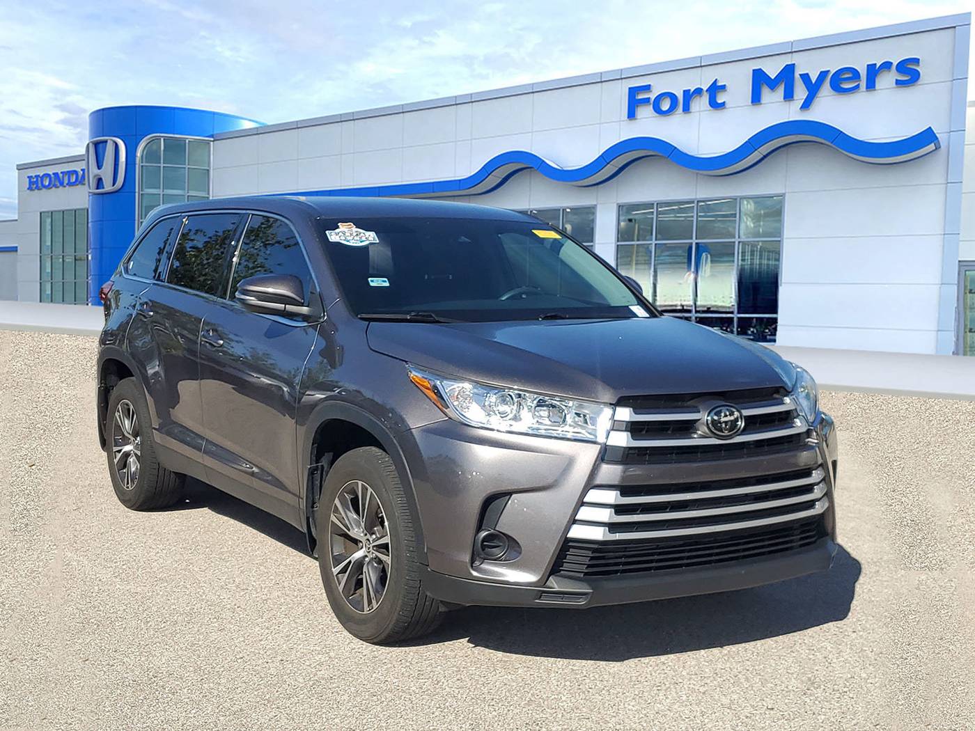 2019 Toyota Highlander LE V6 — SUV — 31,941 mi — Fort Myers, FL