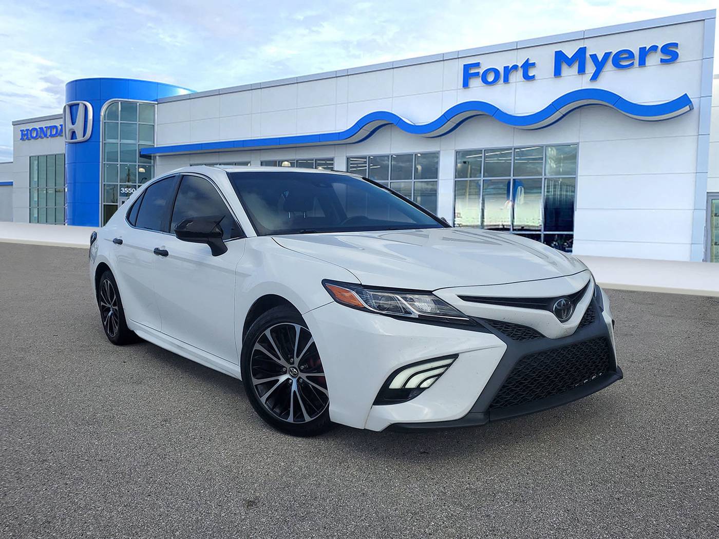 2018 Toyota Camry SE — Sedan — 99,761 mi — Fort Myers, FL