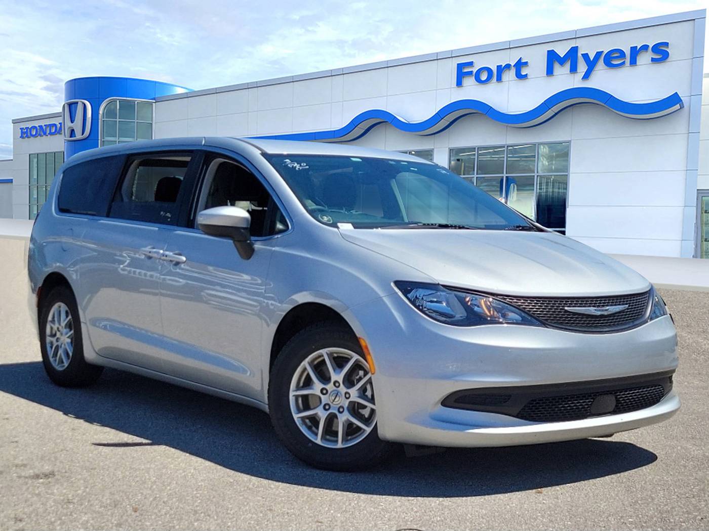 2023 Chrysler Voyager LX — Minivan — 55,048 mi — Fort Myers, FL