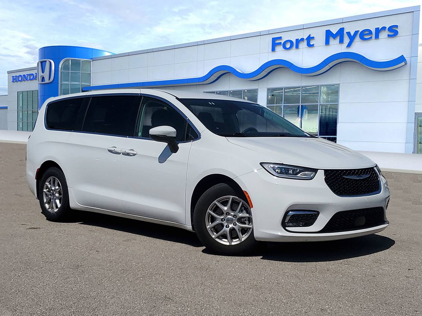 2023 Chrysler Pacifica Touring L — Minivan — 60,353 mi — Fort Myers, FL