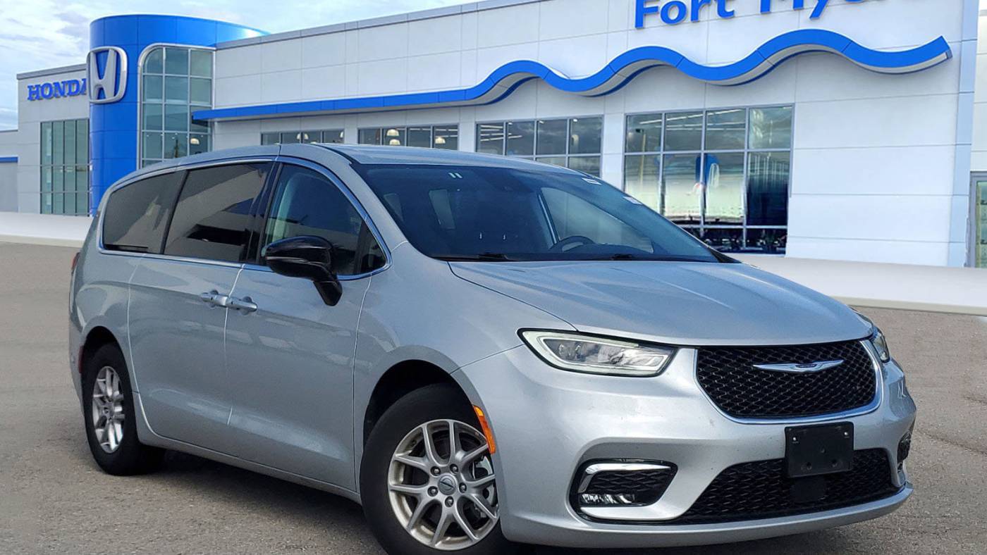 2024 Chrysler Pacifica Touring L — Minivan — 28,921 mi — Fort Myers, FL