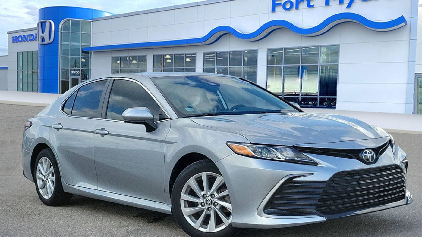 2021 Toyota Camry LE — Sedan — 9,562 mi — Fort Myers, FL