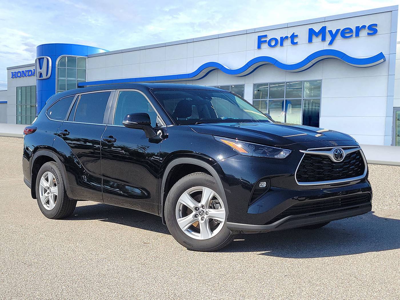 2024 Toyota Highlander LE — SUV — 15,700 mi — Fort Myers, FL