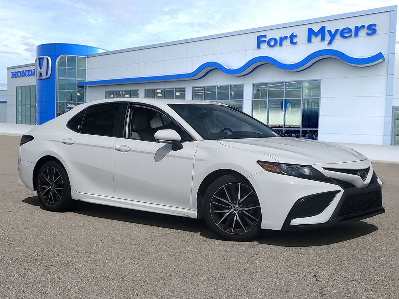 2023 Toyota Camry SE — Sedan — 53,511 mi — Fort Myers, FL