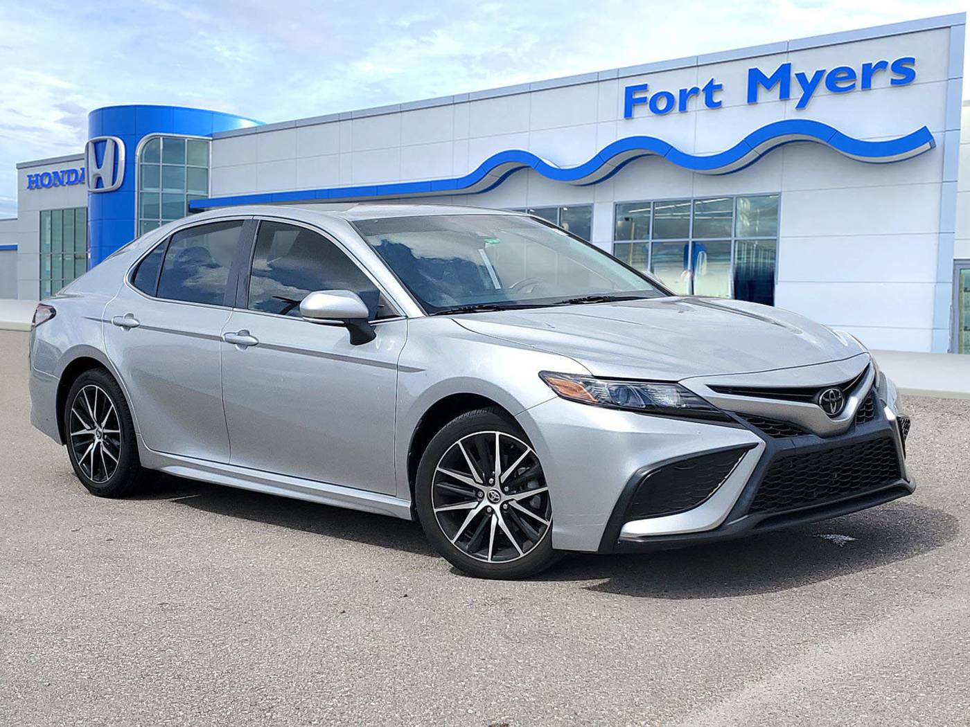 2022 Toyota Camry SE — Sedan — 19,825 mi — Fort Myers, FL