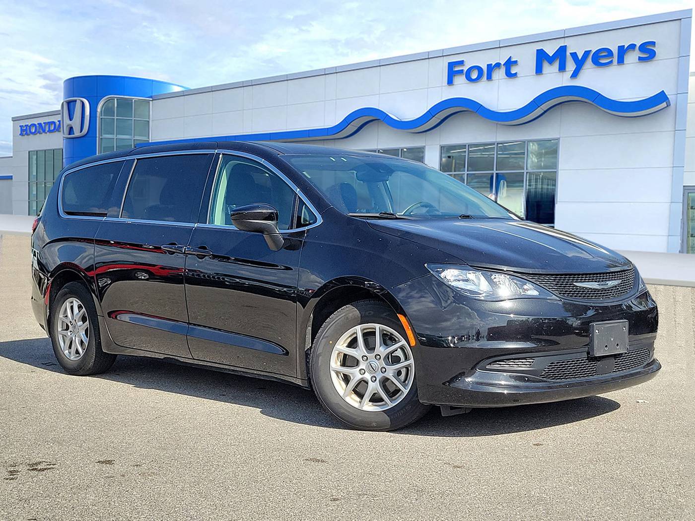 2023 Chrysler Voyager LX — Minivan — 57,533 mi — Fort Myers, FL