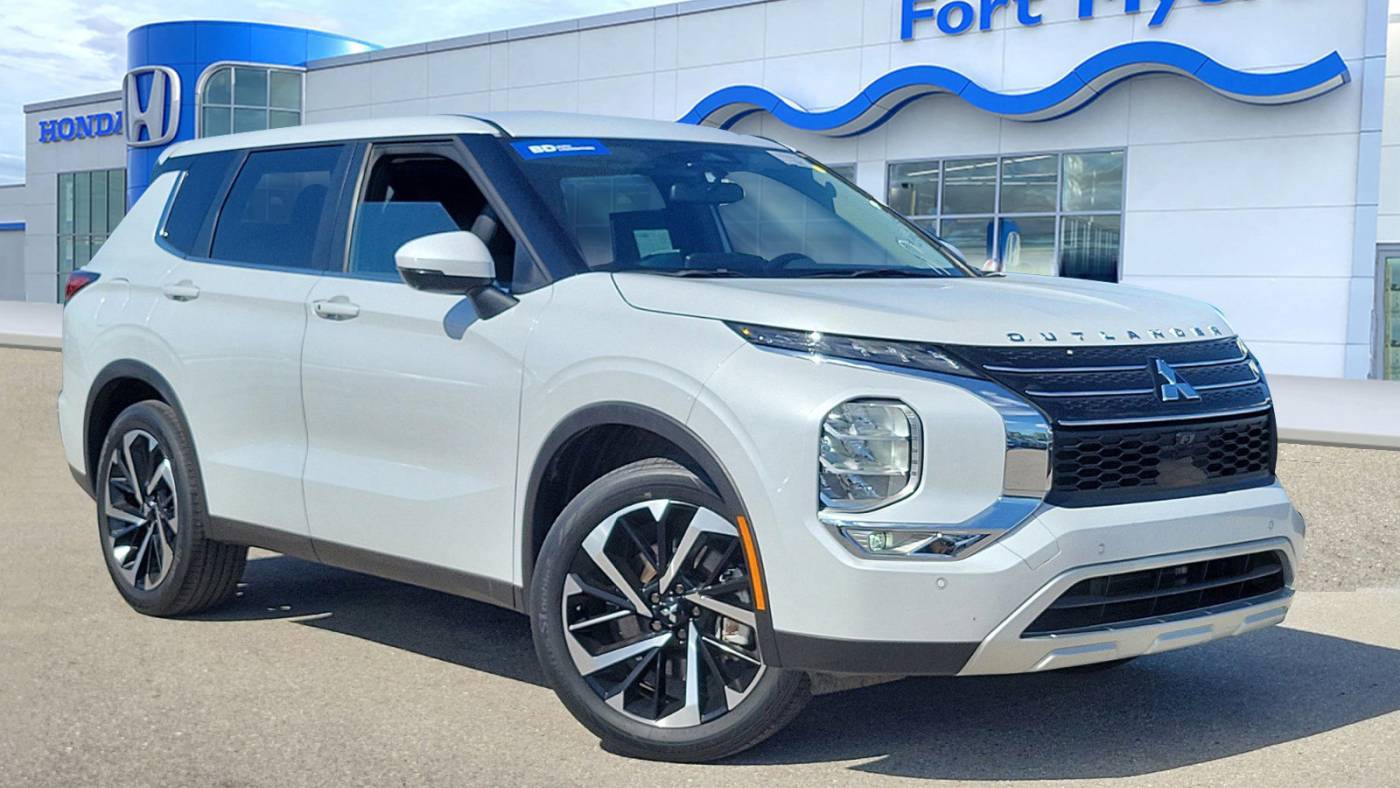 2023 Mitsubishi Outlander SE — SUV — 31,479 mi — Fort Myers, FL