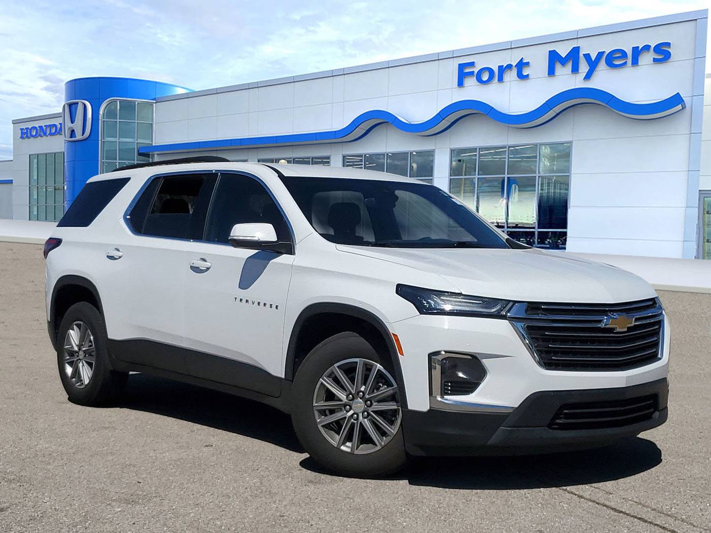 2023 Chevrolet Traverse LT Cloth — SUV — 42,908 mi — Fort Myers, FL