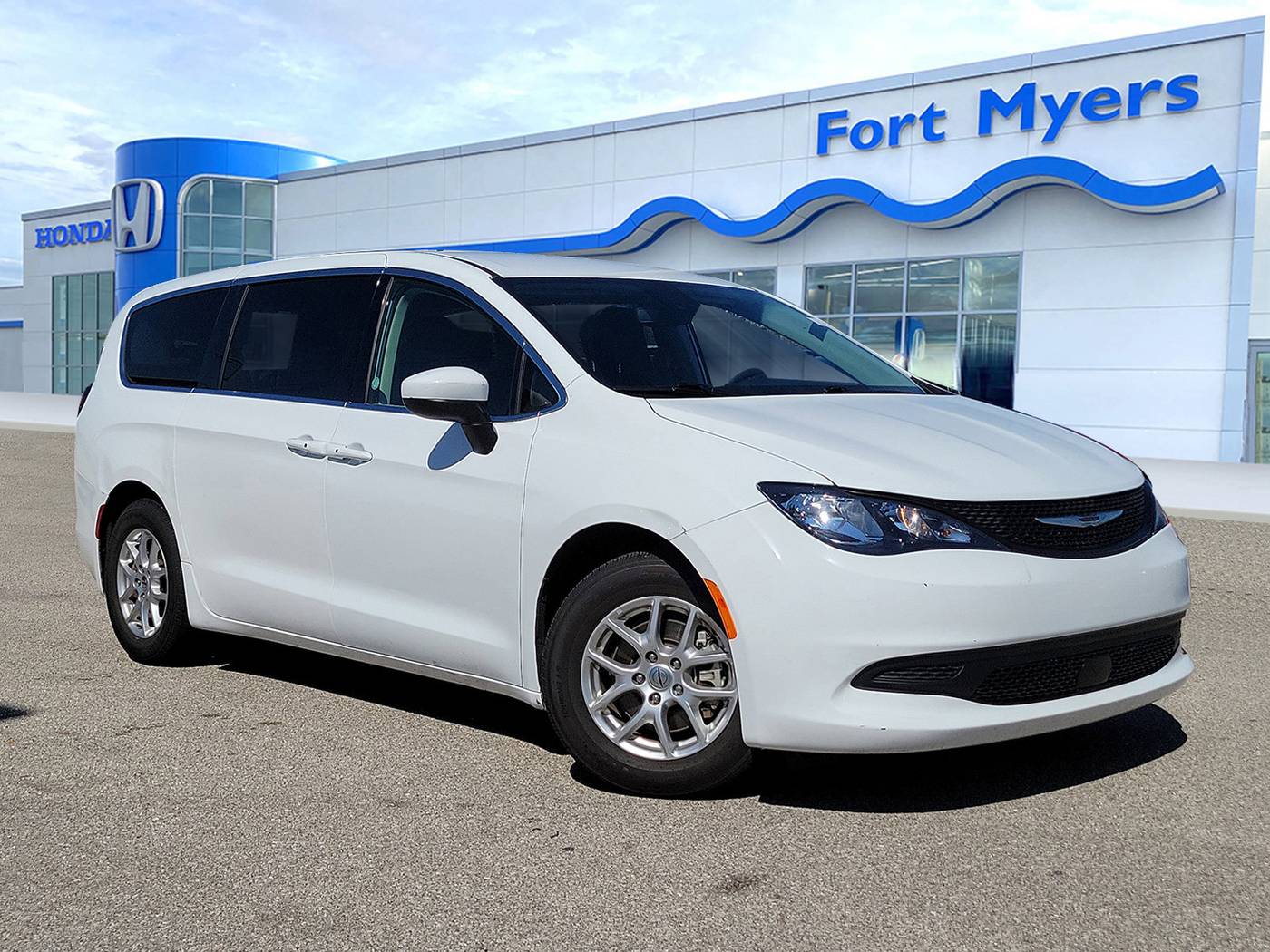 2023 Chrysler Voyager LX — Minivan — 55,762 mi — Fort Myers, FL