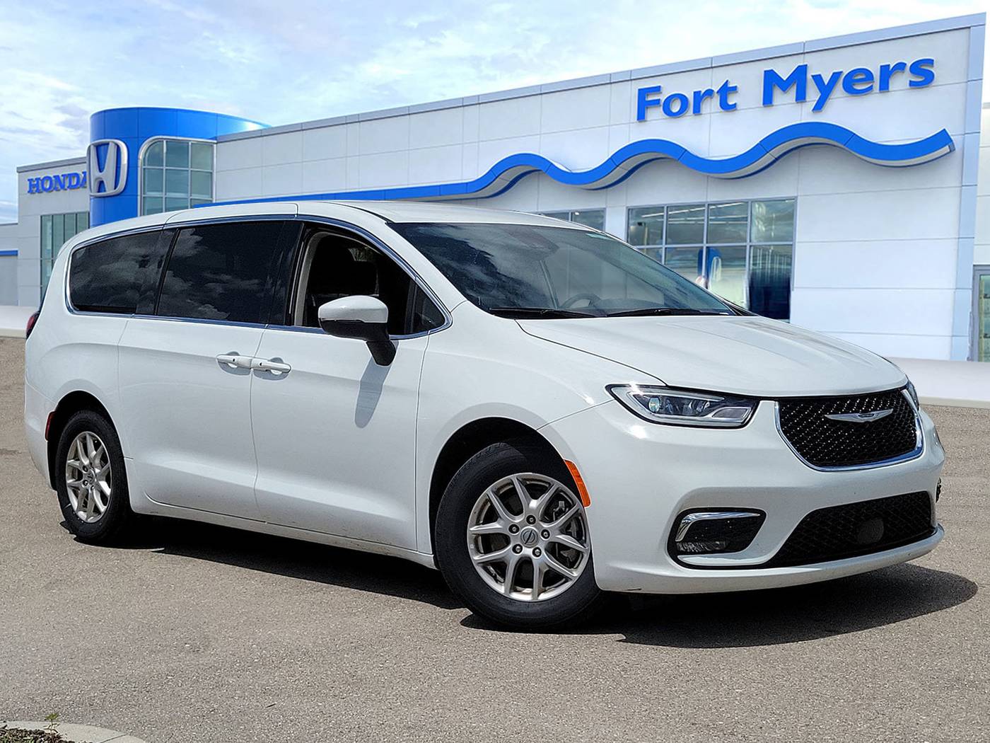 2023 Chrysler Pacifica Touring L — Minivan — 63,833 mi — Fort Myers, FL