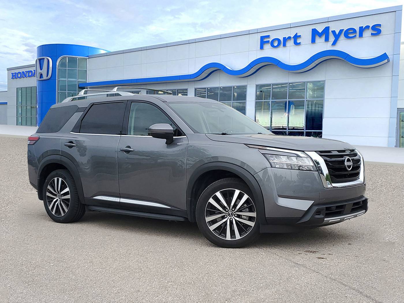 2024 Nissan Pathfinder Platinum — SUV — 14,464 mi — Fort Myers, FL