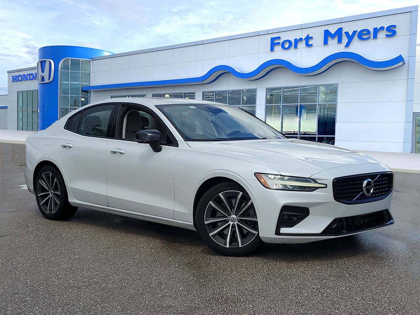 2022 Volvo S60 Momentum — Sedan — 51,740 mi — Fort Myers, FL