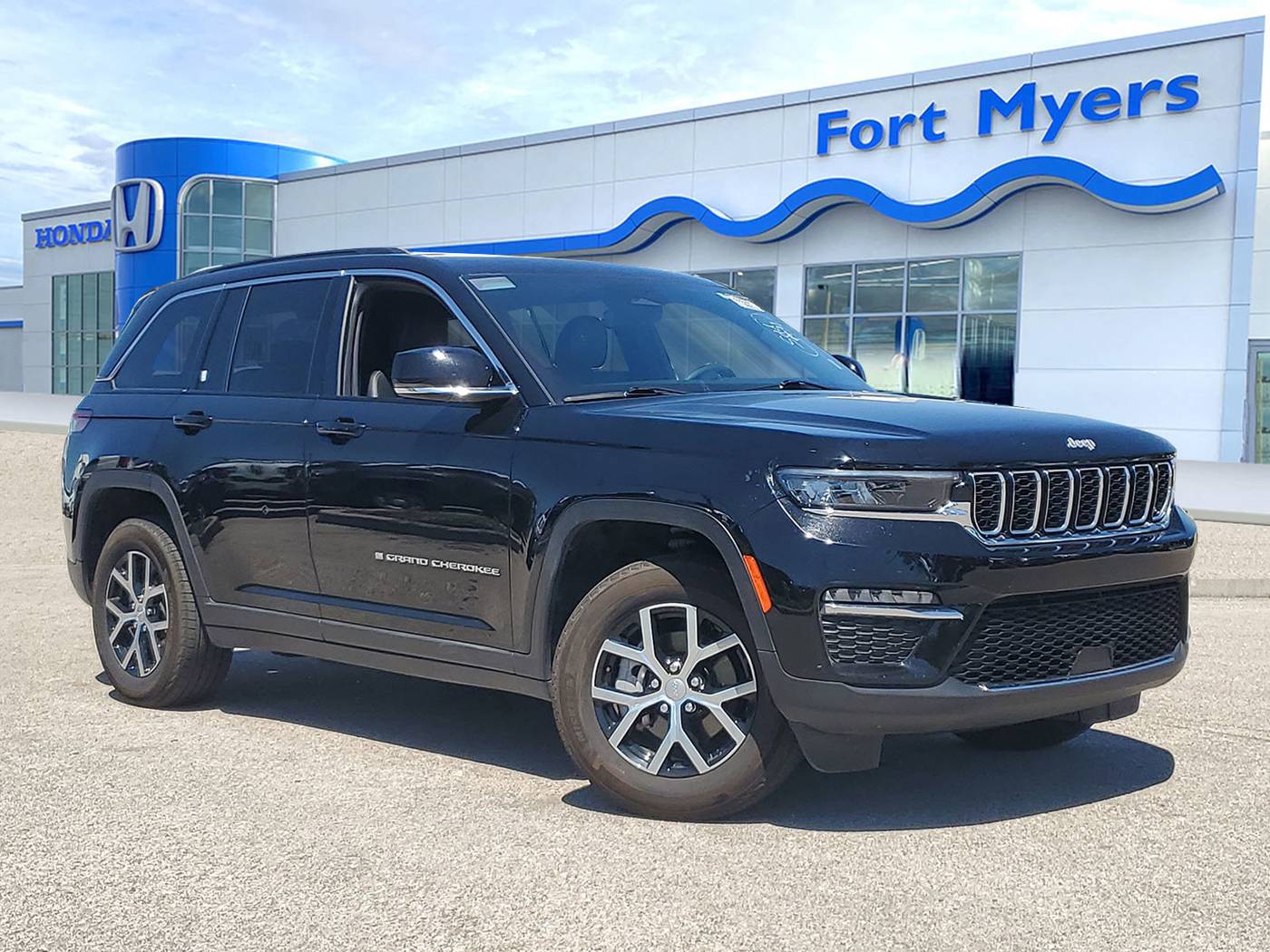 2024 Jeep Grand Cherokee Limited — SUV — 32,187 mi — Fort Myers, FL