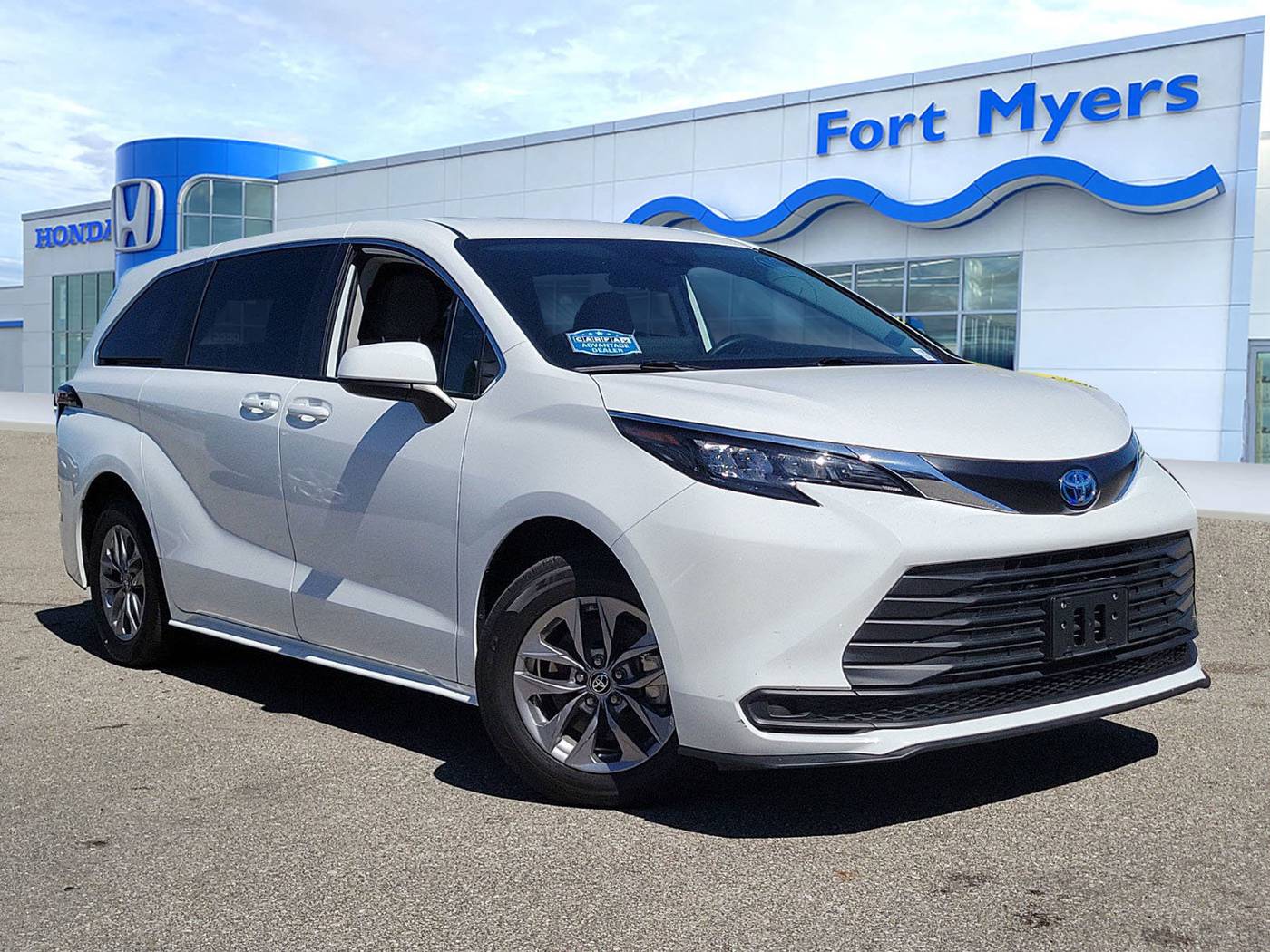 2024 Toyota Sienna LE — Minivan — 29,899 mi — Fort Myers, FL