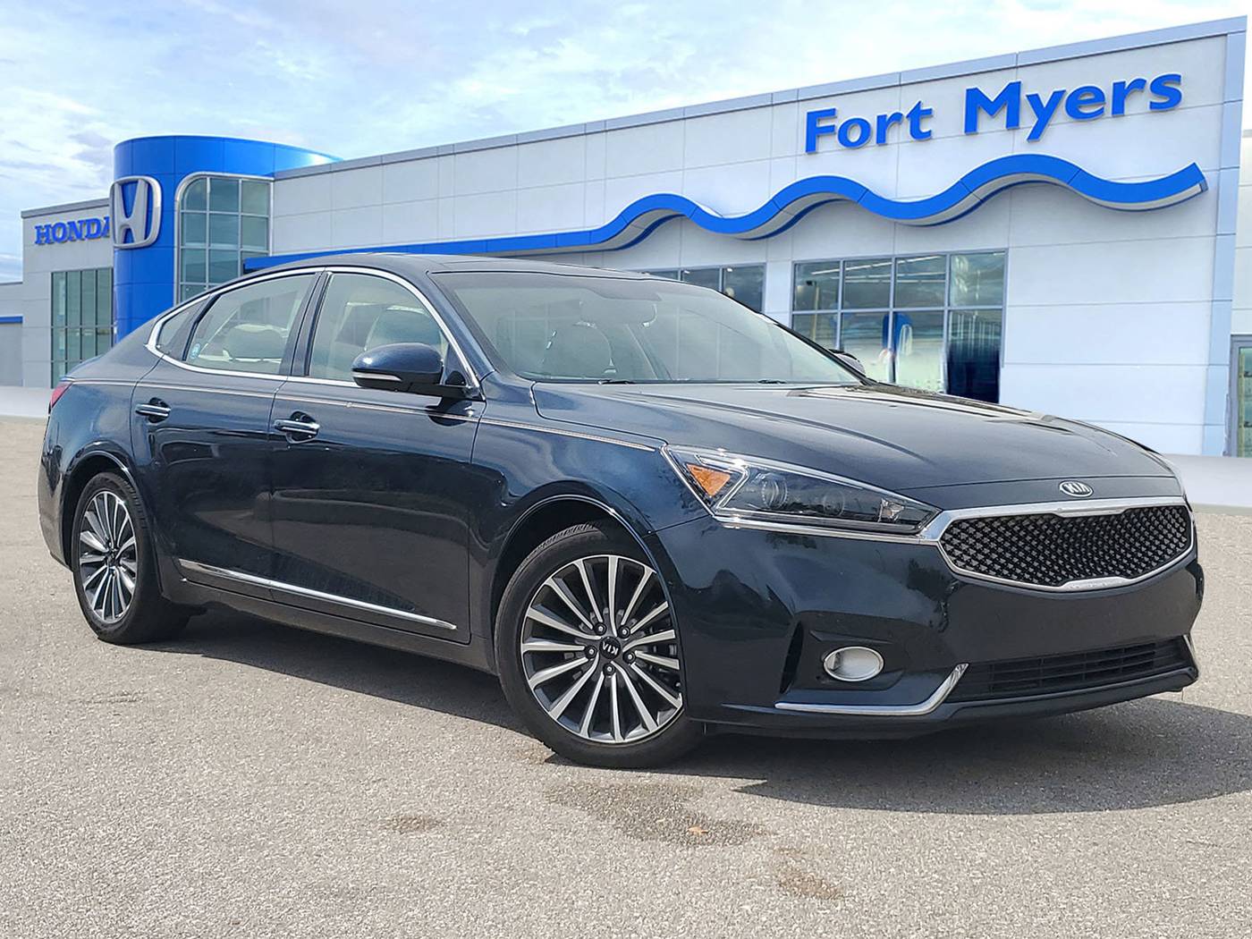 2017 Kia Cadenza Premium — Sedan — 34,617 mi — Fort Myers, FL