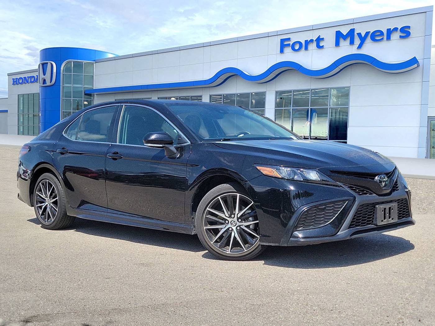 2023 Toyota Camry SE — Sedan — 26,826 mi — Fort Myers, FL
