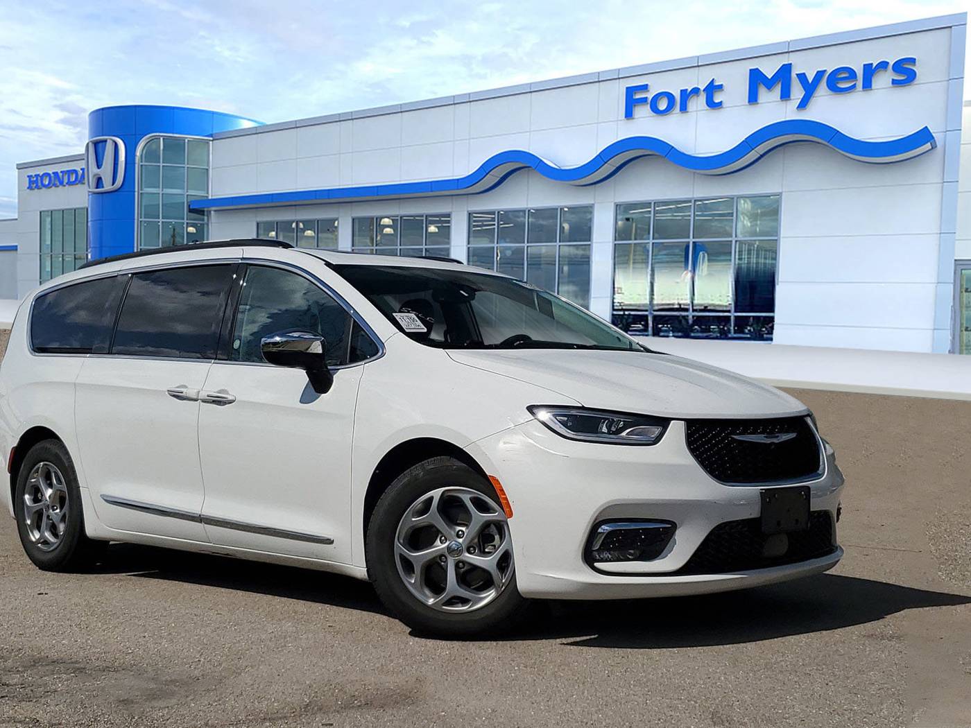2023 Chrysler Pacifica Limited — Minivan — 67,096 mi — Fort Myers, FL