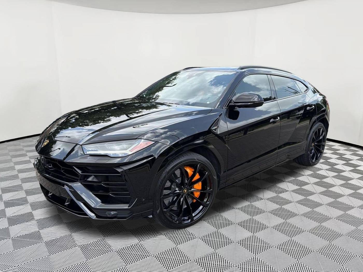 2022 Lamborghini Urus Standard