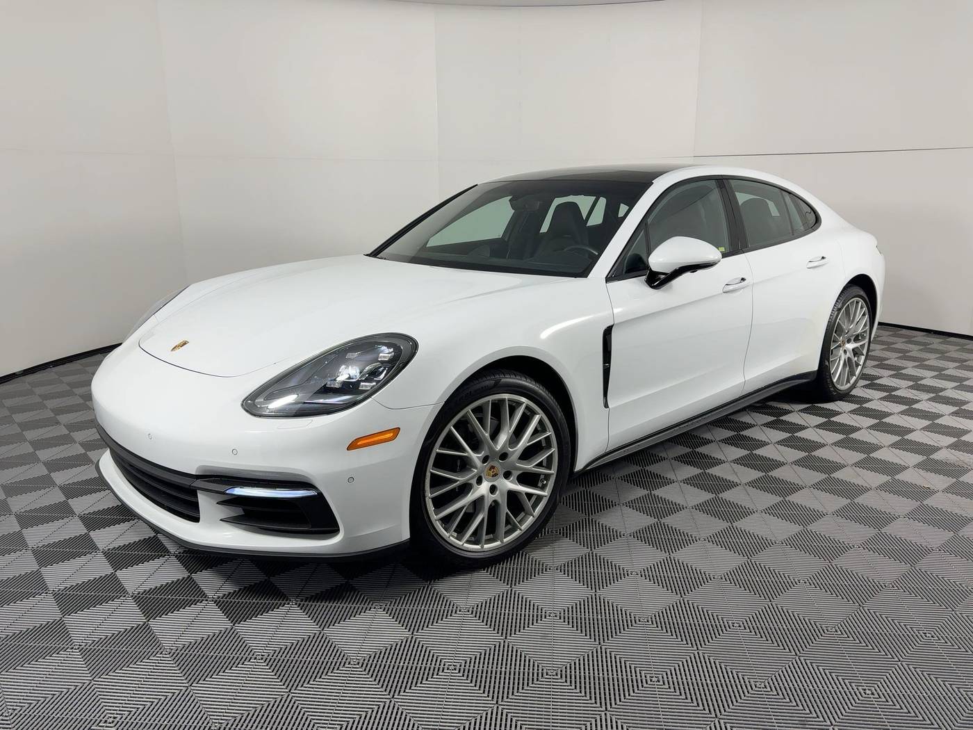 2017 Porsche Panamera