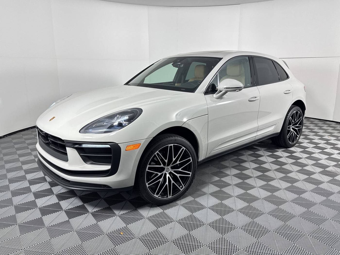 2026 Porsche Macan Macan — SUV — 2,001 mi — Houston, TX