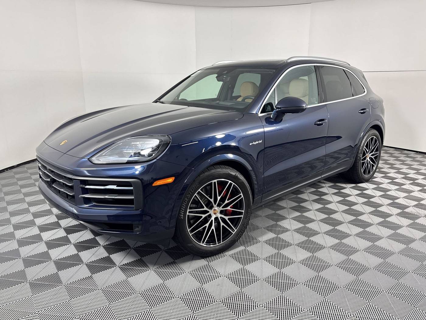 2025 Porsche Cayenne Cayenne S E-Hybrid — SUV — 40 mi — Houston, TX