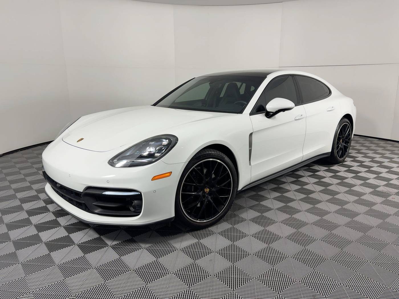2023 Porsche Panamera Platinum Edition