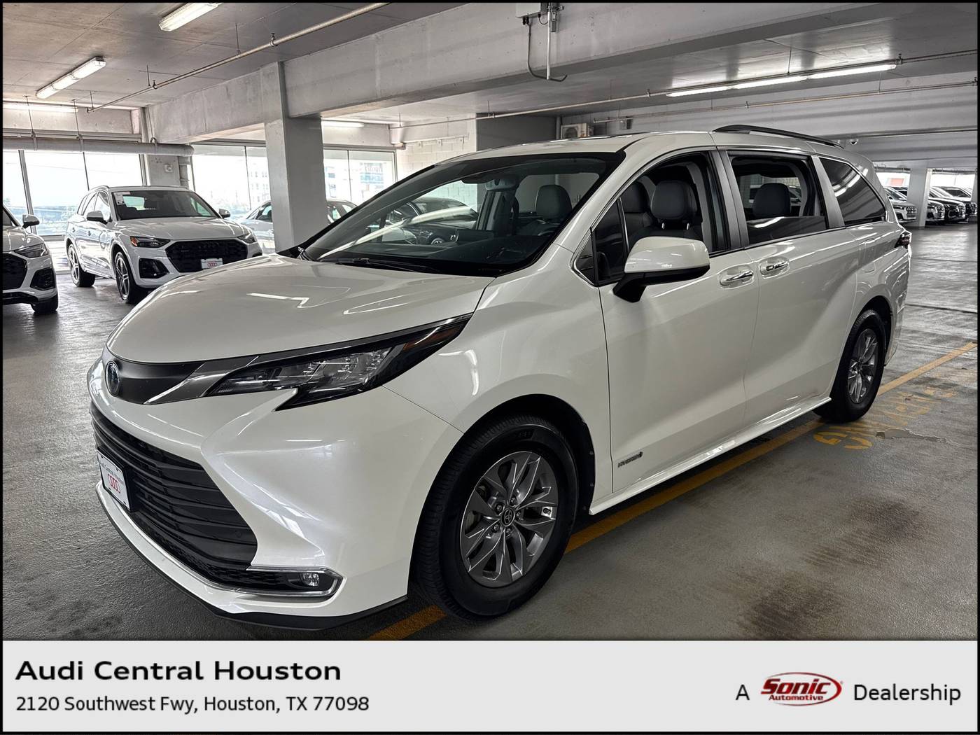 2021 Toyota Sienna XLE — Minivan — 42,110 mi — Houston, TX