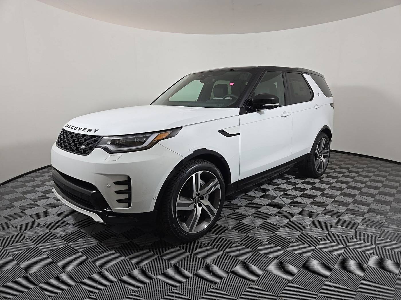 2024 Land Rover Discovery Dynamic SE — SUV — 4,766 mi — Houston, TX