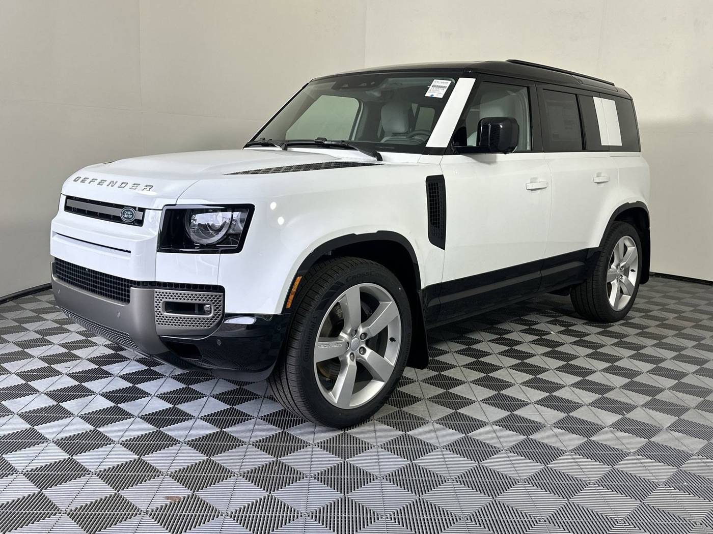 2025 Land Rover Defender X-Dynamic SE — SUV — 5 mi — Houston, TX