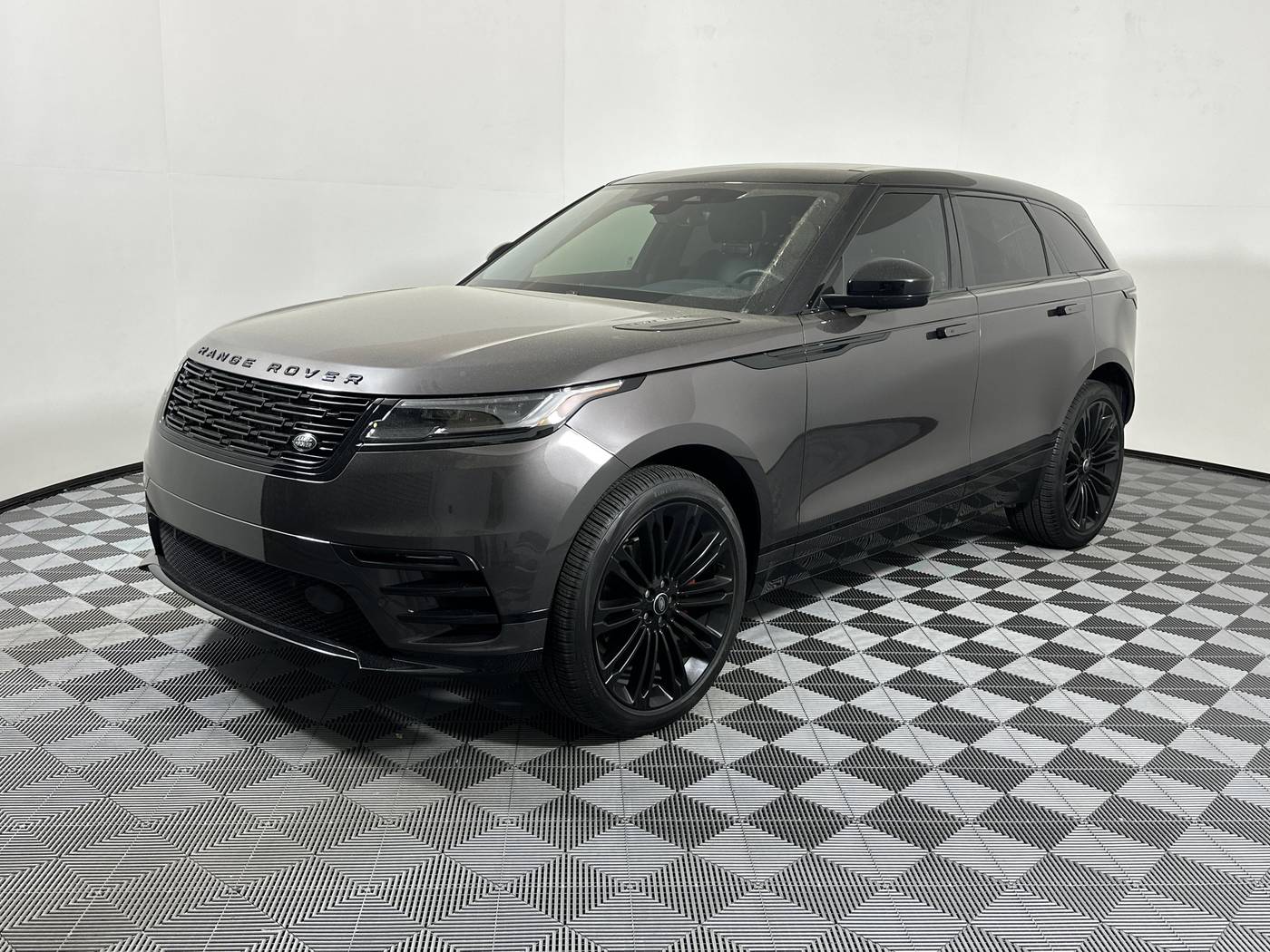 2025 Land Rover Range Rover Velar Dynamic SE — SUV — 17,636 mi — Houston, TX