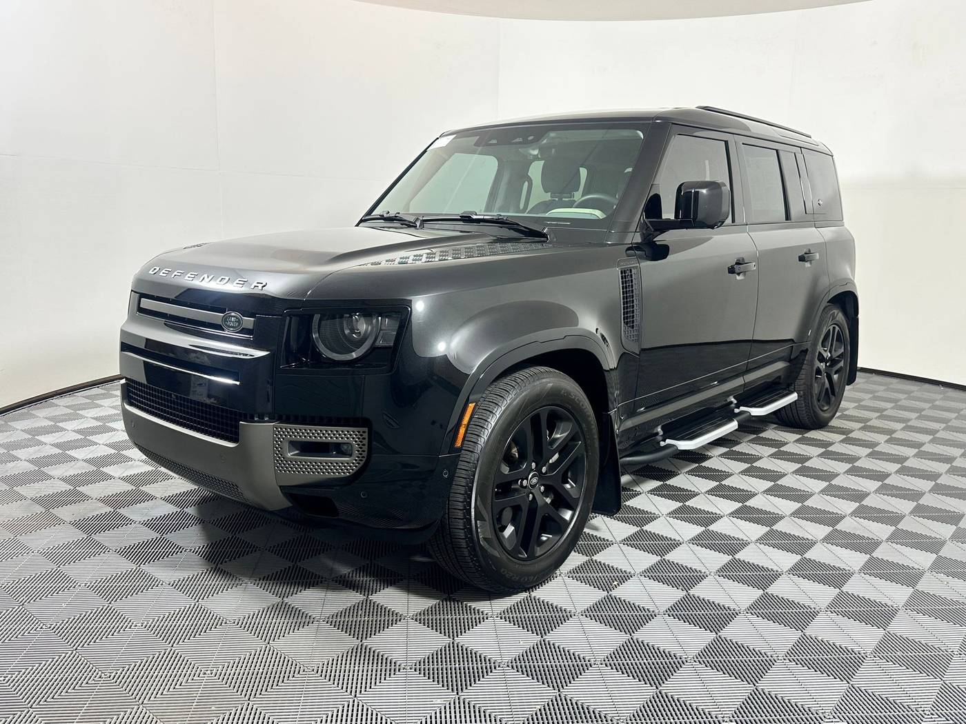 2024 Land Rover Defender X-Dynamic SE — SUV — 4,914 mi — Houston, TX