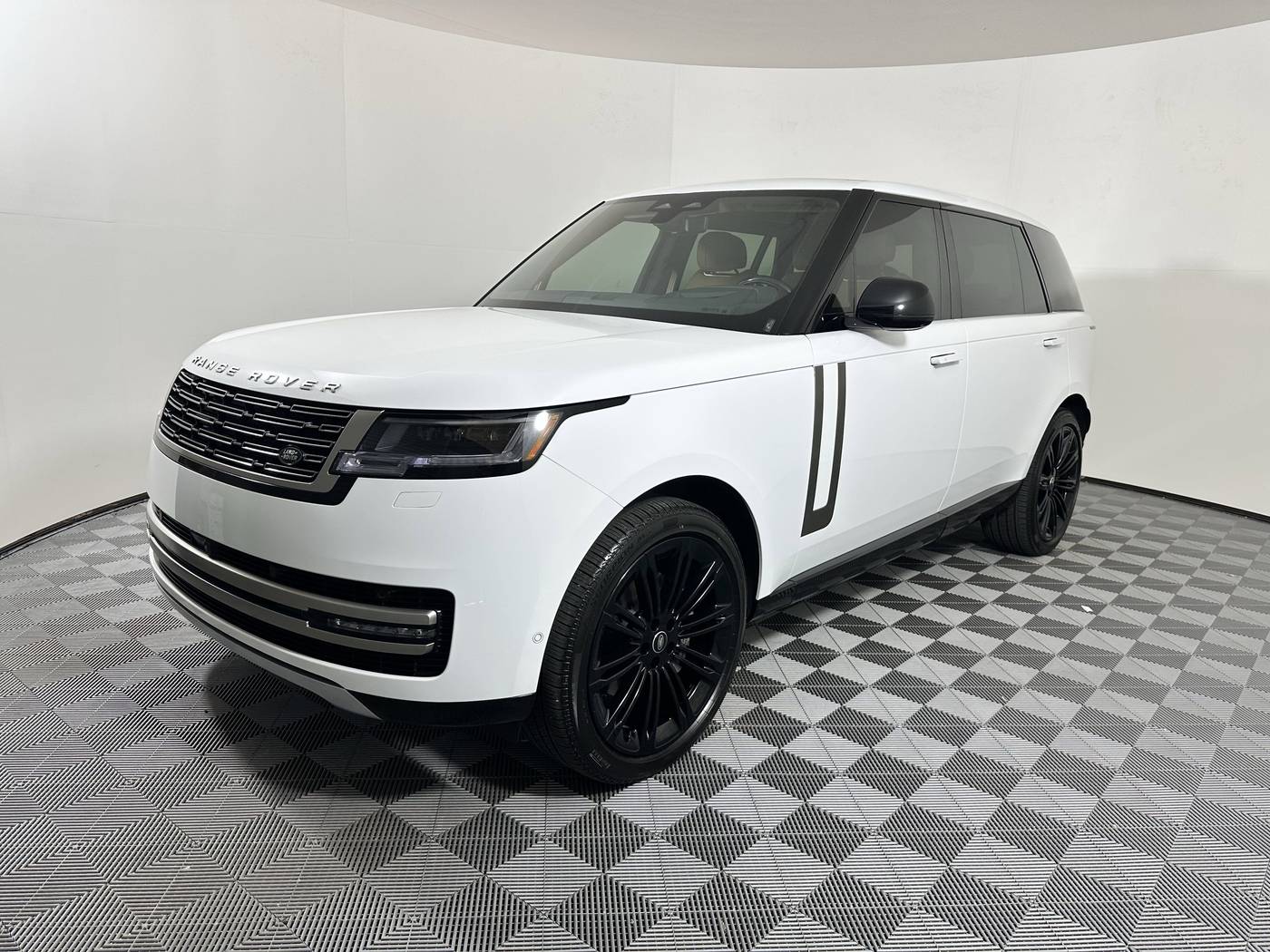 2025 Land Rover Range Rover SE — SUV — 1,693 mi — Houston, TX