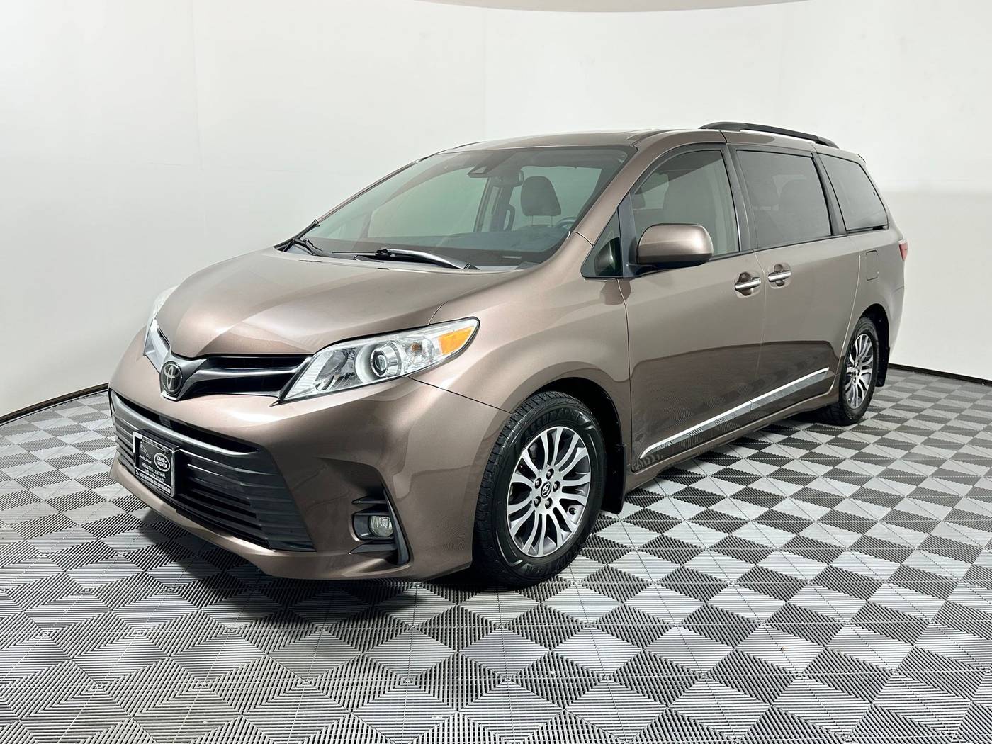 2019 Toyota Sienna XLE — Minivan — 69,343 mi — Houston, TX
