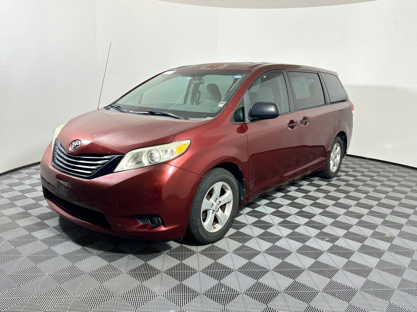 2014 Toyota Sienna L — Minivan — 93,075 mi — Houston, TX