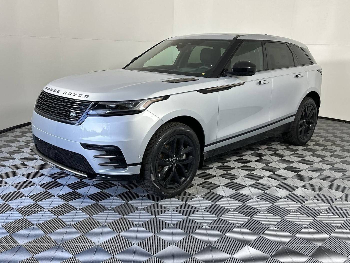 2025 Land Rover Range Rover Velar Dynamic SE — SUV — 4,798 mi — Houston, TX