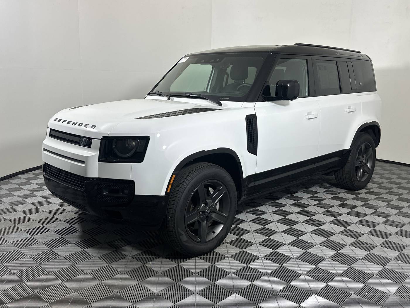 2024 Land Rover Defender X-Dynamic SE — SUV — 15,595 mi — Houston, TX